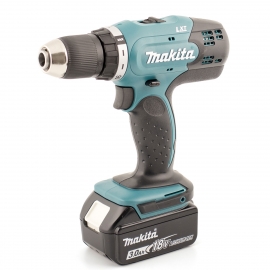 Perceuse à percussion MAKITA avec 2 batteries lithium et le chargeur 18V au meilleur prix.